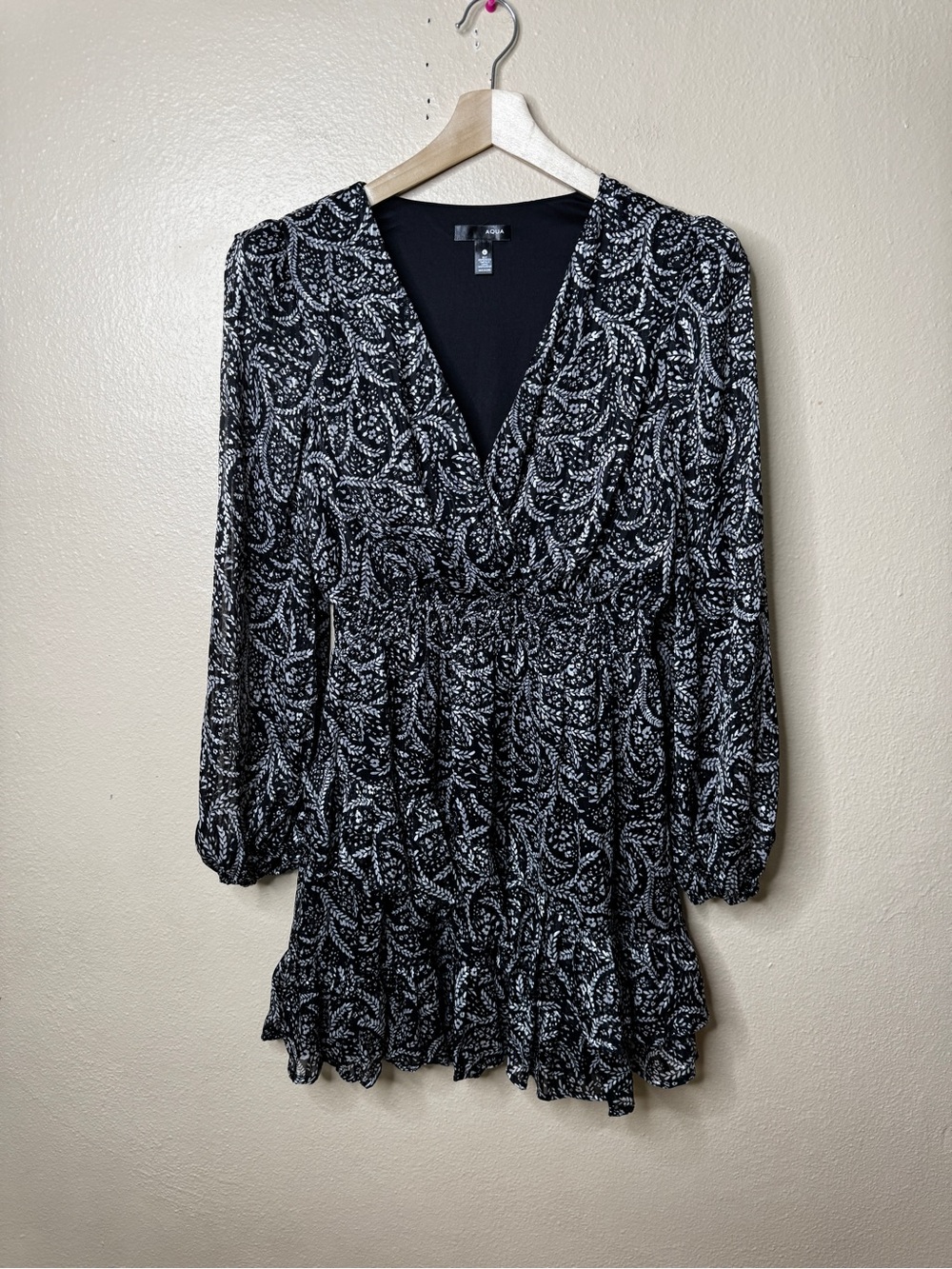 AQUA Dress Women’s Large Black White Floral Faux Wrap Ruffle Mini Dress Boho